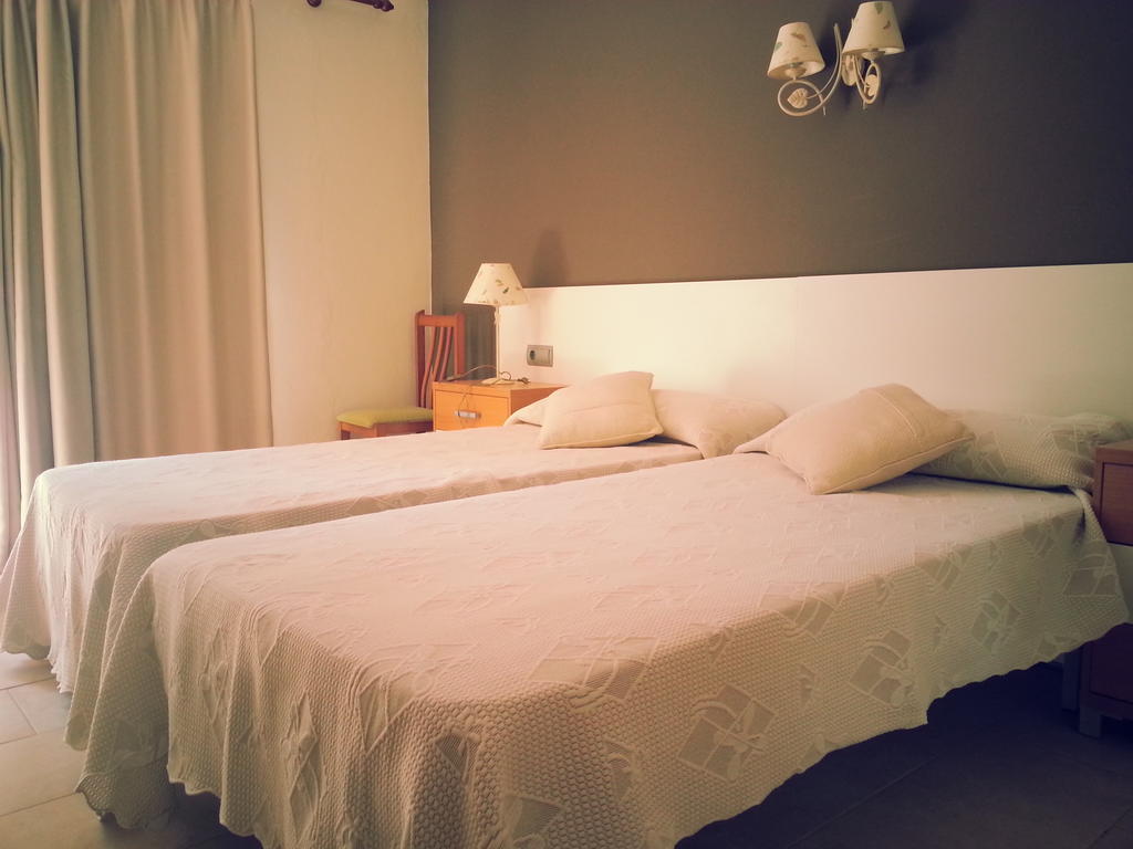 Hostal Cala Boix Es Cana Habitación foto